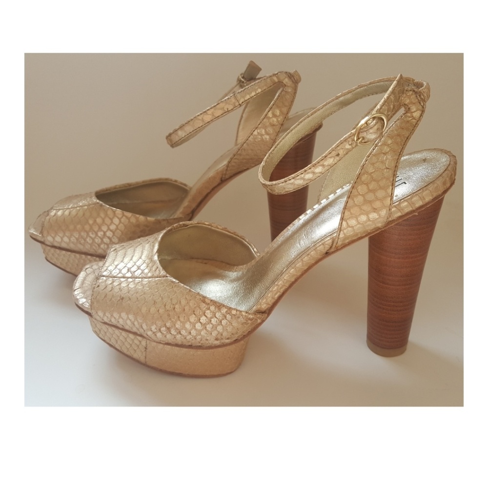 Pelle Moda 'snake skin' heels size 6.5